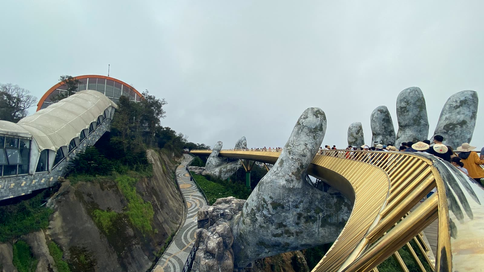 巴拿山黃金佛手橋