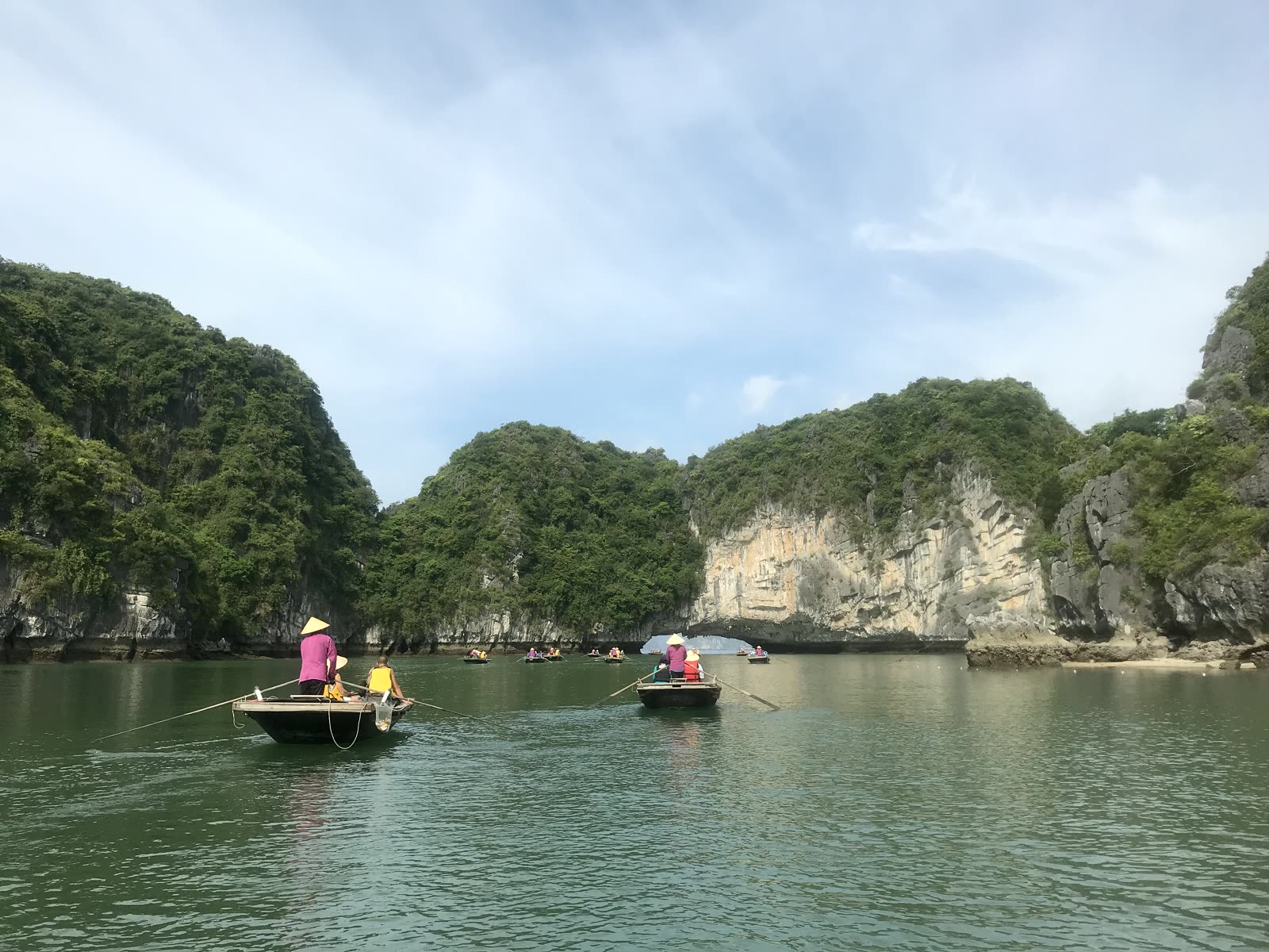 越南下龍灣的竹筏遊船